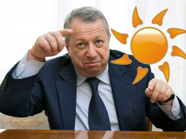 Захар Смушкин// Коллаж "Фонтанка.ру"/Коммерсантъ